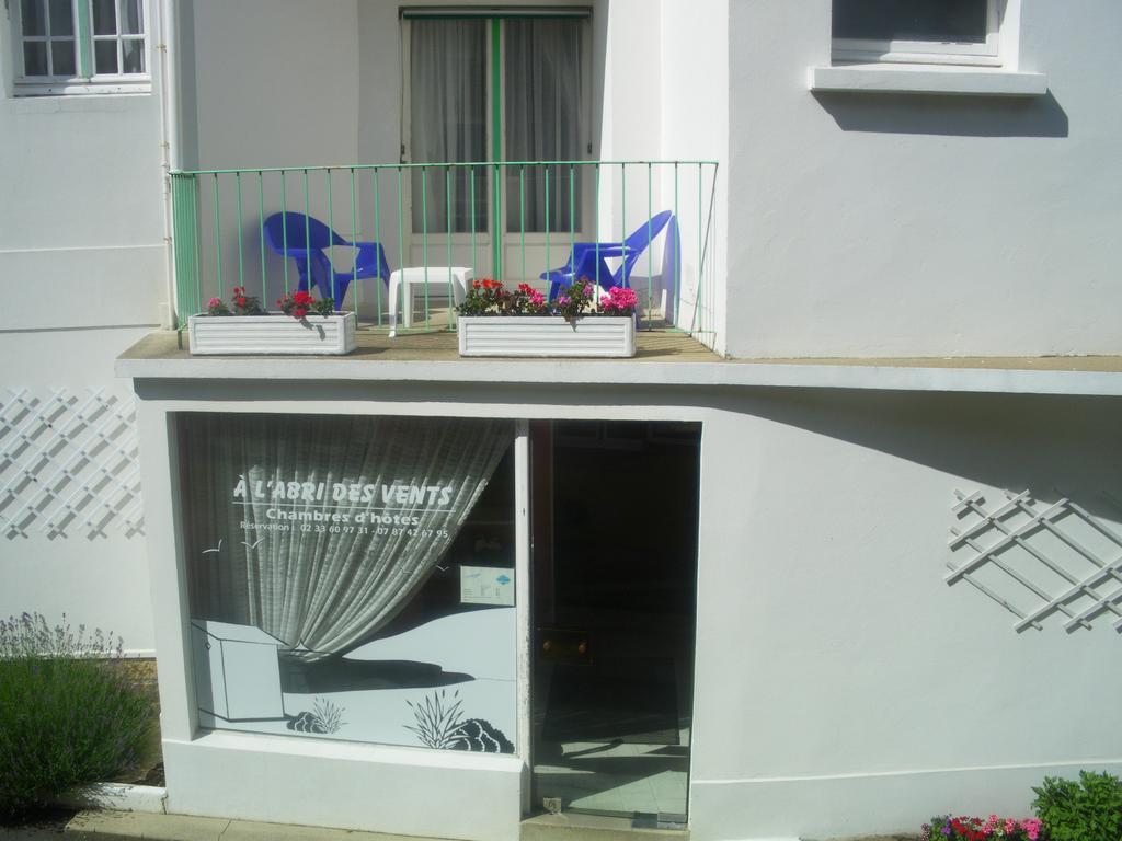 Bed and Breakfast A L'Abri Des Vents Saint-Jean-le-Thomas Zimmer foto